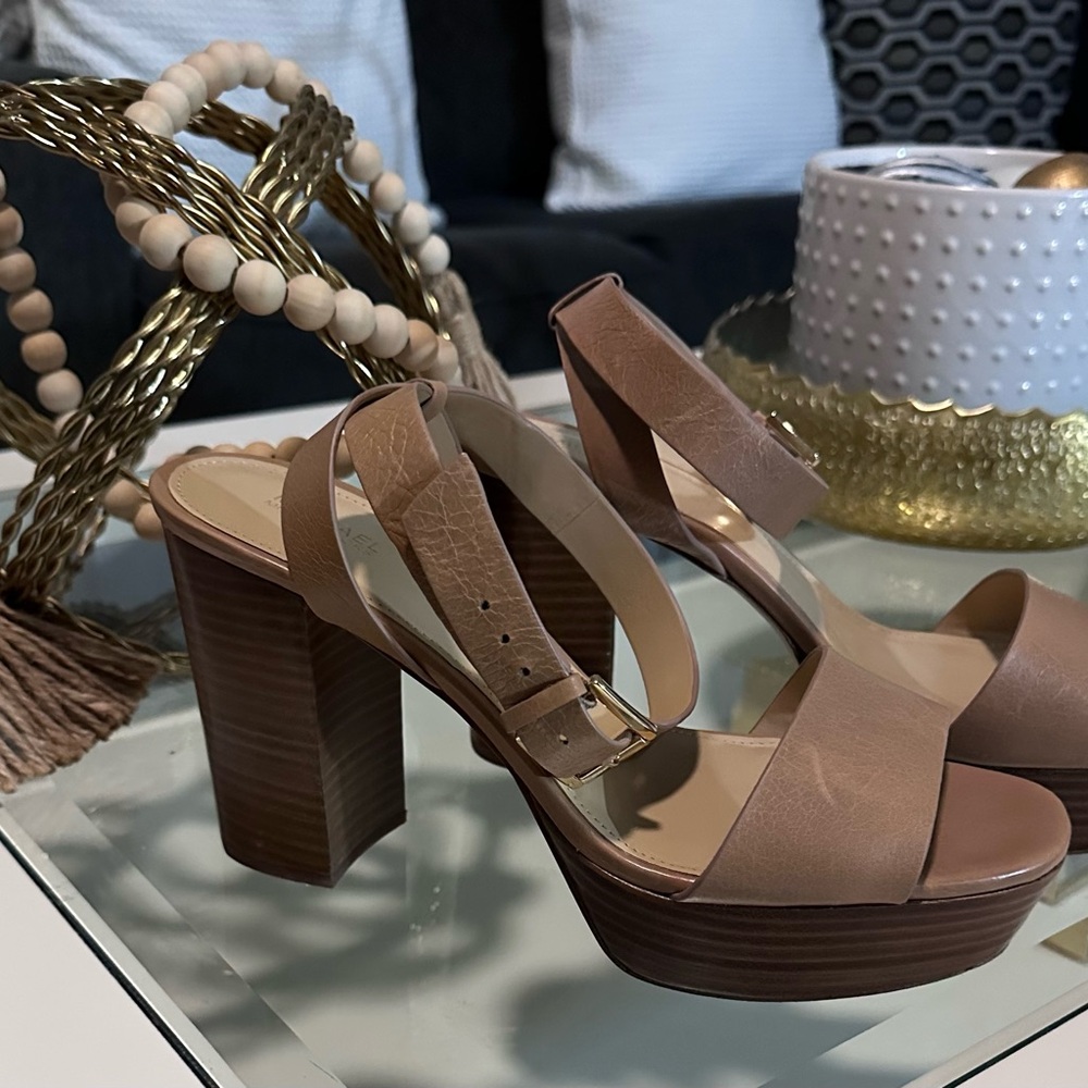 Michael Kors Platform Sandals. Size 10